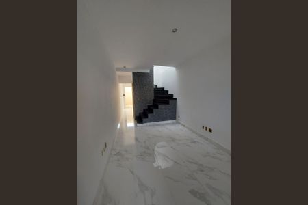 Casa à venda com 108m², 3 quartos e 2 vagasFoto 02