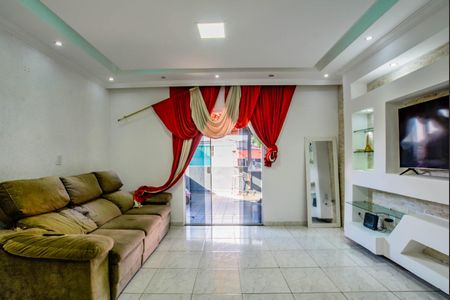 Casa para alugar com 190m², 3 quartos e 2 vagasSala