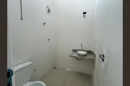 Banheiro  de casa à venda com 2 quartos, 130m² em Santa Branca, Belo Horizonte