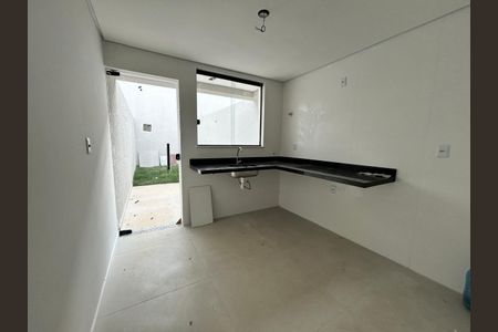 Cozinha de casa à venda com 2 quartos, 130m² em Santa Branca, Belo Horizonte