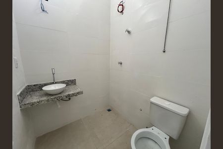 Banheiro  de casa à venda com 2 quartos, 130m² em Santa Branca, Belo Horizonte