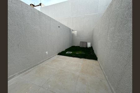 Casa à venda com 130m², 2 quartos e 2 vagas Casa à venda com 130m², 2 quartos e 2 vagasÁrea externa