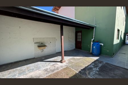 Casa para alugar com 159m², 3 quartos e sem vagaQuintal e Área de serviço