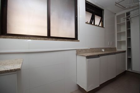 Apartamento para alugar com 147m², 4 quartos e 2 vagasÁrea de Serviço