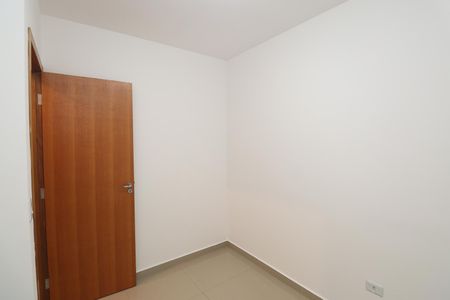 Quarto 2 de apartamento para alugar com 2 quartos, 45m² em Vila Mazzei, São Paulo