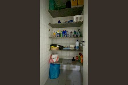 Casa de condomínio à venda com 450m², 3 quartos e 6 vagasDespensa