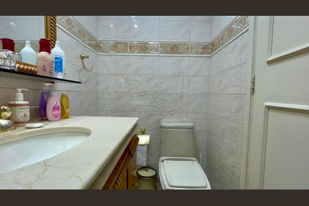 Casa de condomínio à venda com 450m², 3 quartos e 6 vagasBanheiro da Suíte 1