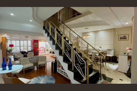 Sala de casa de condomínio à venda com 3 quartos, 450m² em Alto de Pinheiros, São Paulo