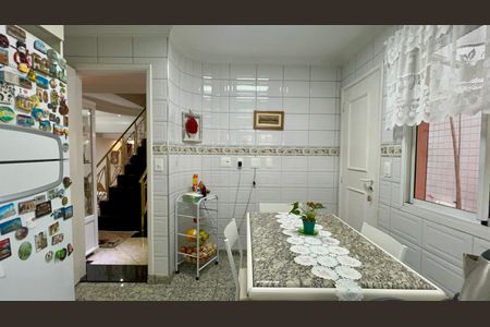 Casa de condomínio à venda com 450m², 3 quartos e 6 vagasCopa