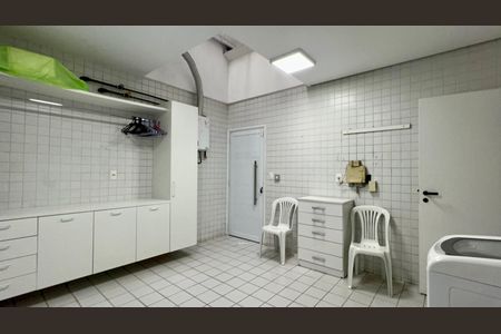 Casa de condomínio à venda com 450m², 3 quartos e 6 vagasÁrea de Serviço
