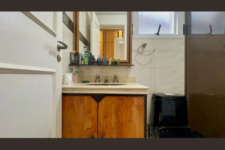 Casa de condomínio à venda com 450m², 3 quartos e 6 vagasBanheiro da Suíte 2