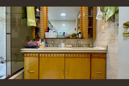 Casa de condomínio à venda com 450m², 3 quartos e 6 vagasBanheiro da Suíte 3