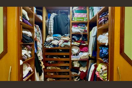 Casa de condomínio à venda com 450m², 3 quartos e 6 vagasCloset da suíte 3