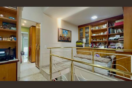 Casa de condomínio à venda com 450m², 3 quartos e 6 vagasEscritório