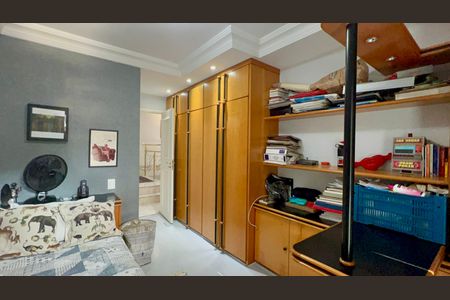 Casa de condomínio à venda com 450m², 3 quartos e 6 vagasSuíte 2