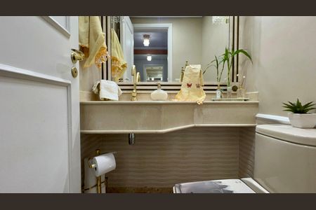 Casa de condomínio à venda com 450m², 3 quartos e 6 vagasLavabo