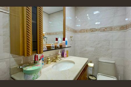 Casa de condomínio à venda com 450m², 3 quartos e 6 vagasBanheiro da Suíte 1