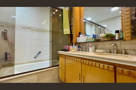 Casa de condomínio à venda com 450m², 3 quartos e 6 vagasBanheiro da Suíte 3
