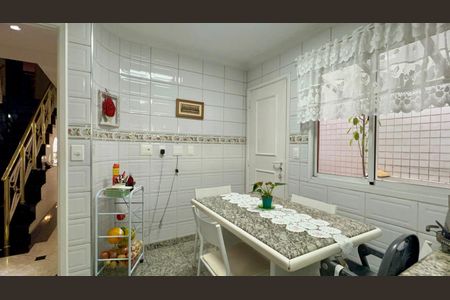 Casa de condomínio à venda com 450m², 3 quartos e 6 vagasCopa