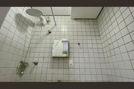 Casa de condomínio à venda com 450m², 3 quartos e 6 vagasBanheiro de serviço