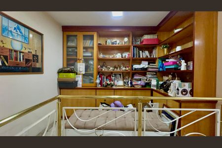 Casa de condomínio à venda com 450m², 3 quartos e 6 vagasBiblioteca 