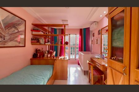Casa de condomínio à venda com 450m², 3 quartos e 6 vagasSuíte 1