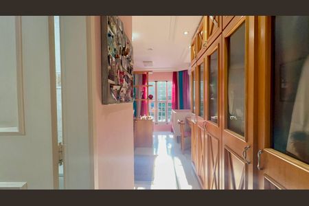 Casa de condomínio à venda com 450m², 3 quartos e 6 vagasSuíte 1