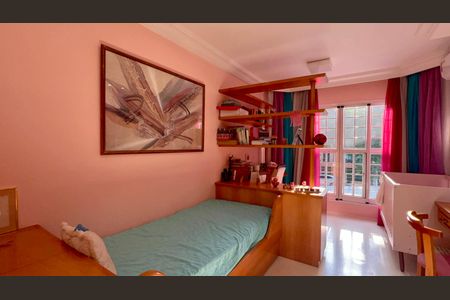 Casa de condomínio à venda com 450m², 3 quartos e 6 vagasSuíte 1