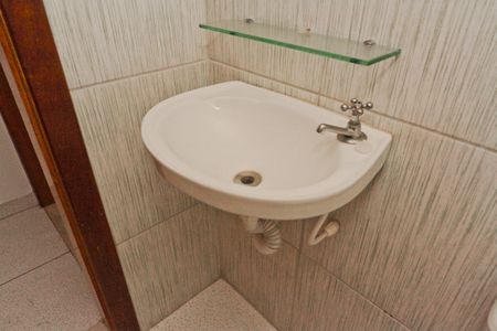 Banheiro de kitnet/studio para alugar com 1 quarto, 25m² em Carandiru, São Paulo