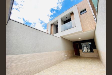 Casa à venda com 120m², 3 quartos e 2 vagasFoto 01