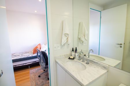 Apartamento à venda com 77m², 2 quartos e 1 vaga Apartamento à venda com 77m², 2 quartos e 1 vagaBanheiro da Suíte 1