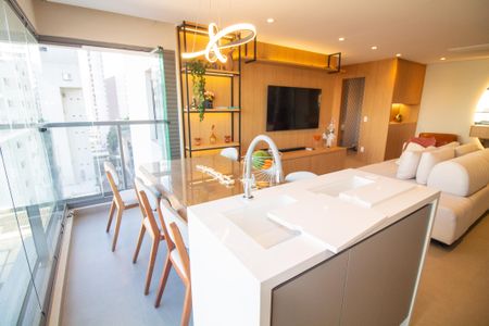 Apartamento à venda com 77m², 2 quartos e 1 vaga Apartamento à venda com 77m², 2 quartos e 1 vagaSala de Jantar