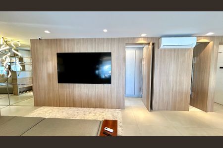 Apartamento à venda com 94m², 2 quartos e 2 vagasSala