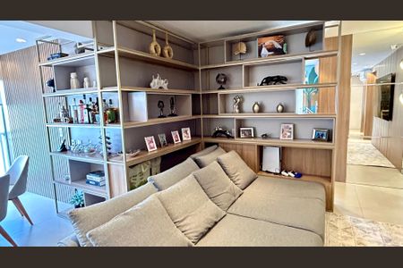 Apartamento à venda com 94m², 2 quartos e 2 vagasSala
