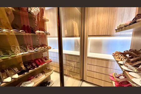 Apartamento à venda com 94m², 2 quartos e 2 vagasCloset da suíte 1