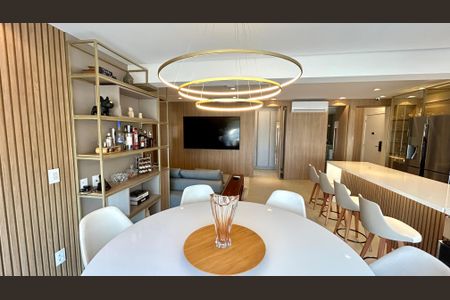 Apartamento à venda com 94m², 2 quartos e 2 vagasSala