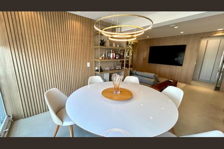 Apartamento à venda com 94m², 2 quartos e 2 vagasSala