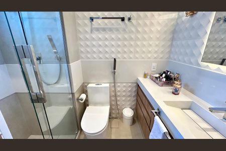 Apartamento à venda com 94m², 2 quartos e 2 vagasBanheiro da Suíte 2