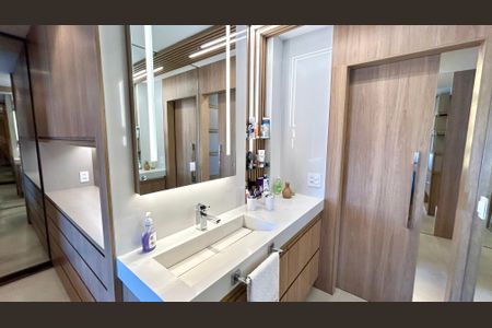 Apartamento à venda com 94m², 2 quartos e 2 vagasBanheiro da Suíte 1