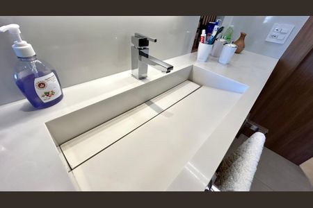 Apartamento à venda com 94m², 2 quartos e 2 vagasBanheiro da Suíte 1