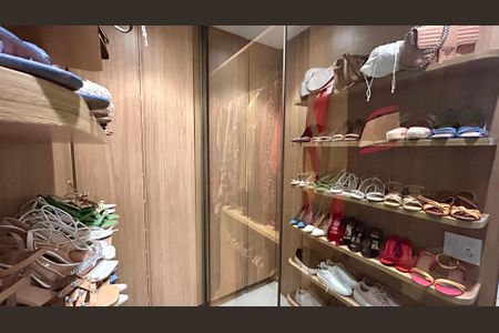 Apartamento à venda com 94m², 2 quartos e 2 vagasCloset da suíte 1