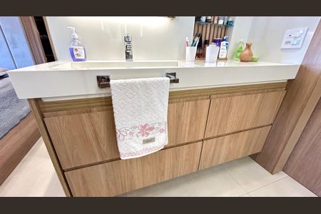 Apartamento à venda com 94m², 2 quartos e 2 vagasBanheiro da Suíte 1