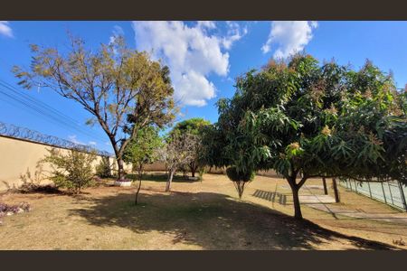 Apartamento à venda com 47m², 2 quartos e 1 vagaárea verde com árvores frutíferas