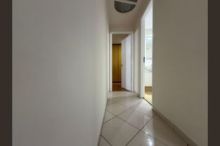 Corredor de apartamento para alugar com 3 quartos, 64m² em Vila Carrão, São Paulo