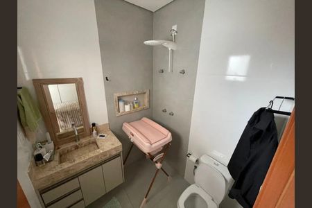 Banheiro de casa para alugar com 3 quartos, 98m² em Novo Mundo, Uberlândia