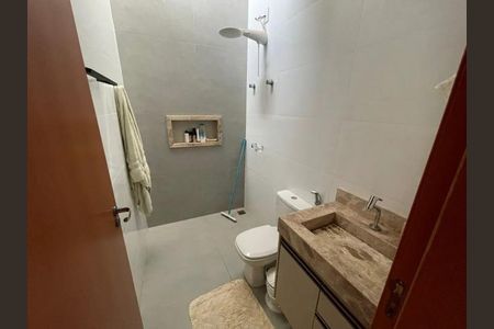 Casa para alugar com 98m², 3 quartos e 1 vagaBanheiro