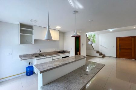 Cozinha de casa de condomínio à venda com 2 quartos, 85m² em Vila Brasilio Machado, São Paulo
