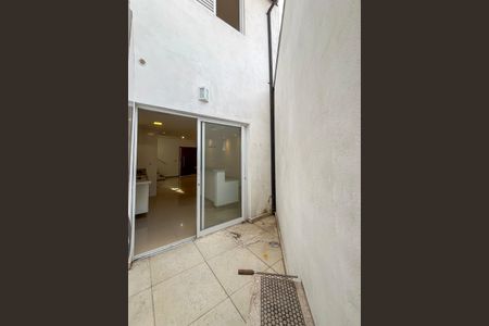 Casa de condomínio à venda com 85m², 2 quartos e 1 vagaÁrea de Serviço