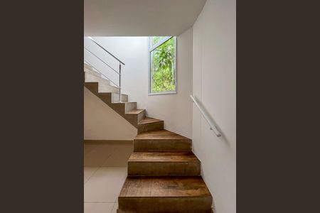 Escada de casa de condomínio à venda com 2 quartos, 85m² em Vila Brasilio Machado, São Paulo
