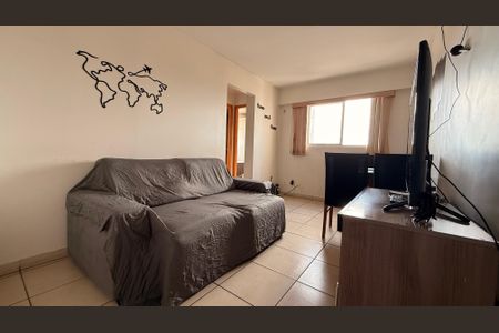 Sala de apartamento para alugar com 2 quartos, 45m² em Qi 24, Brasília